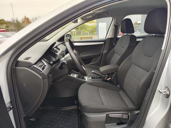 Škoda Octavia 1.6 TDI/81kW Style - foto 15