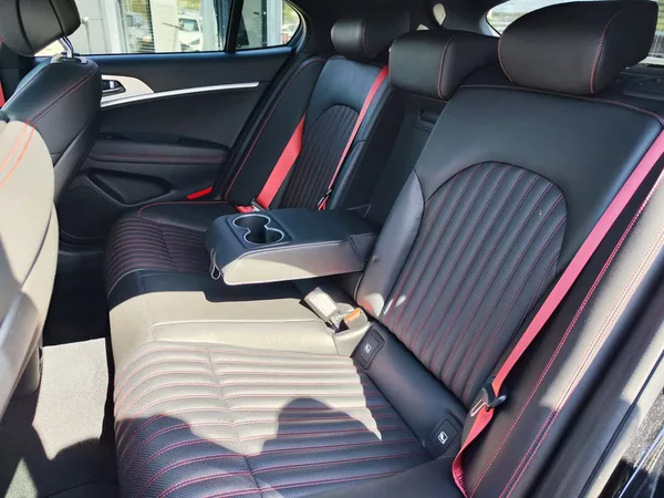 Genesis G70 2.2D/147kW RWD Sport Line - foto 13