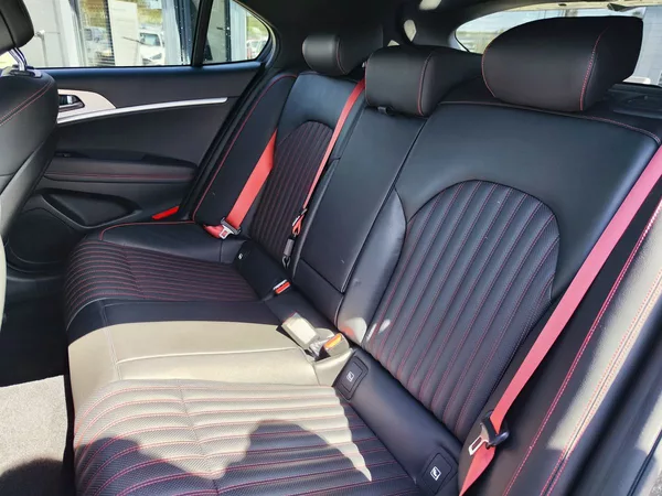 Genesis G70 2.2D/147kW RWD Sport Line - foto 14