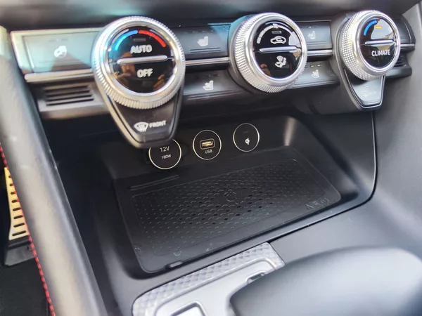 Genesis G70 2.2D/147kW RWD Sport Line - foto 28