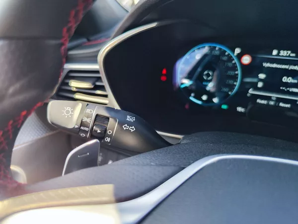 Genesis G70 2.2D/147kW RWD Sport Line - foto 33