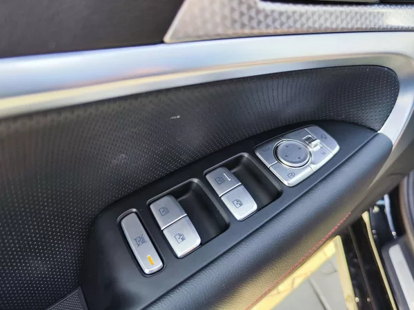 Genesis G70 2.2D/147kW RWD Sport Line - foto 36