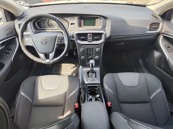Volvo V40 2.0 TDI/110kW - foto 12
