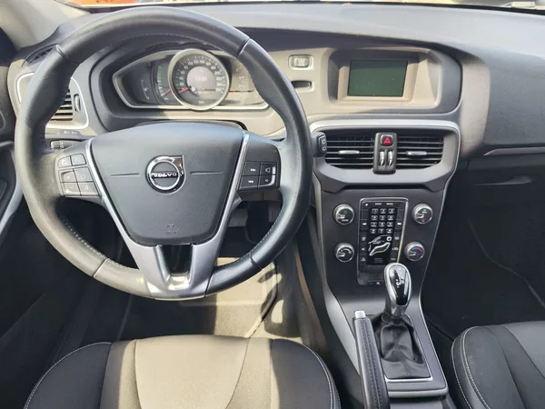 Volvo V40 2.0 TDI/110kW - foto 13