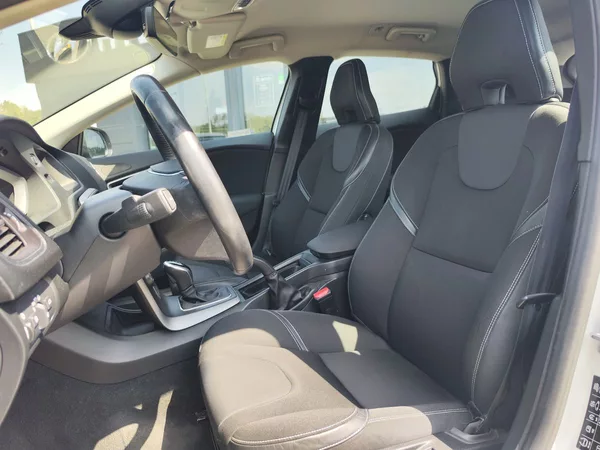 Volvo V40 2.0 TDI/110kW - foto 14