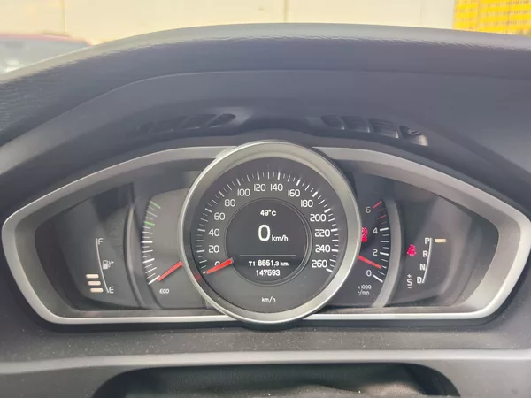 Volvo V40 2.0 TDI/110kW - foto 15