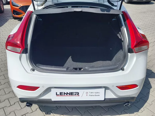 Volvo V40 2.0 TDI/110kW - foto 9