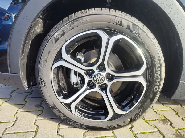 MG ZS 1.5i/85kW Elegance NOVÝ VŮZ - foto 32