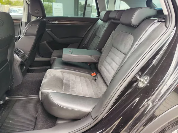 Škoda Superb 2.0 TDi/147kW Scout DSG 4x4 - foto 14