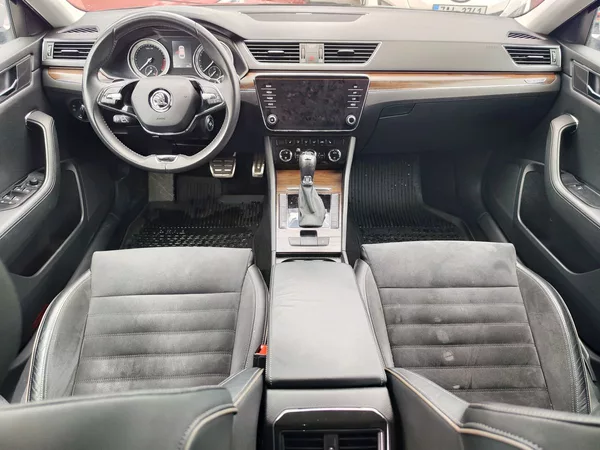 Škoda Superb 2.0 TDi/147kW Scout DSG 4x4 - foto 16