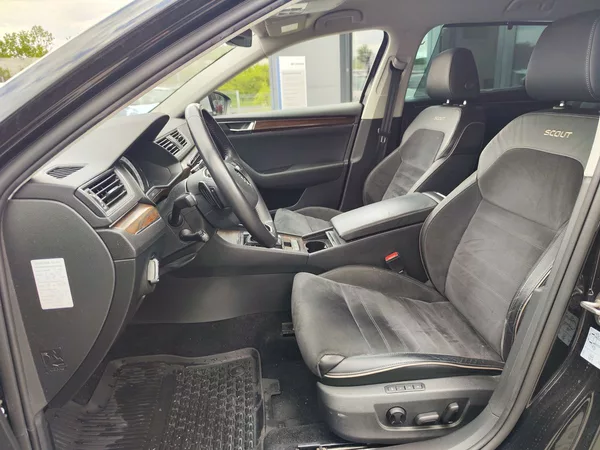 Škoda Superb 2.0 TDi/147kW Scout DSG 4x4 - foto 17