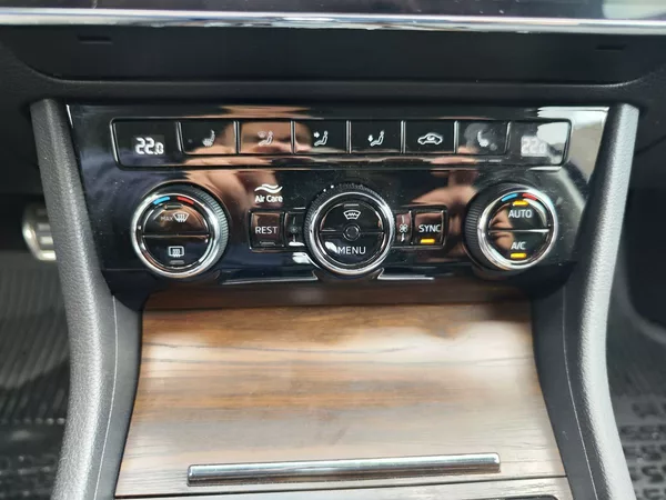 Škoda Superb 2.0 TDi/147kW Scout DSG 4x4 - foto 25