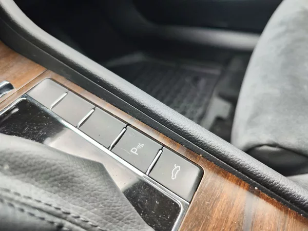 Škoda Superb 2.0 TDi/147kW Scout DSG 4x4 - foto 27