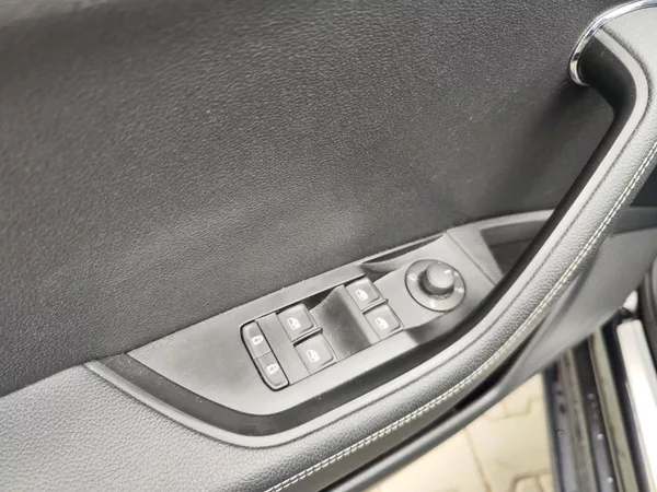 Škoda Superb 2.0 TDi/147kW Scout DSG 4x4 - foto 37
