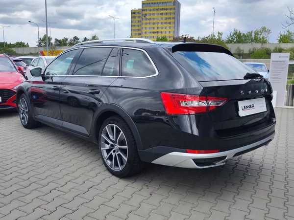 Škoda Superb 2.0 TDi/147kW Scout DSG 4x4 - foto 7