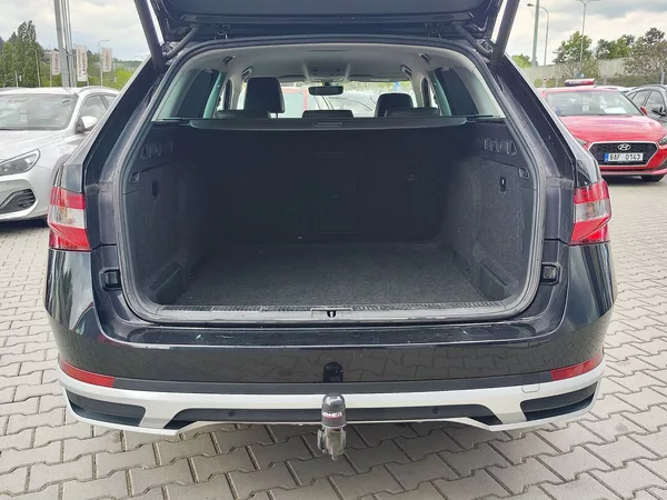 Škoda Superb 2.0 TDi/147kW Scout DSG 4x4 - foto 9