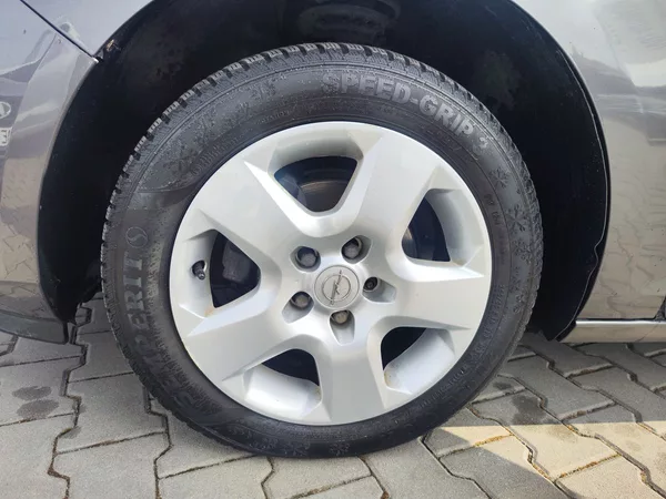 Opel Astra 1.4i/74kW Enjoy - foto 26