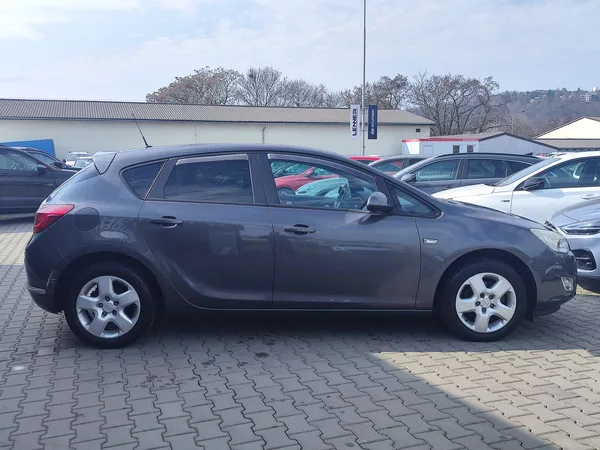 Opel Astra 1.4i/74kW Enjoy - foto 4