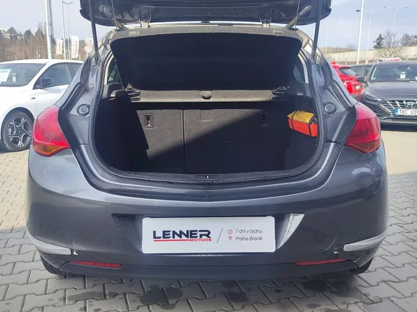 Opel Astra 1.4i/74kW Enjoy - foto 9