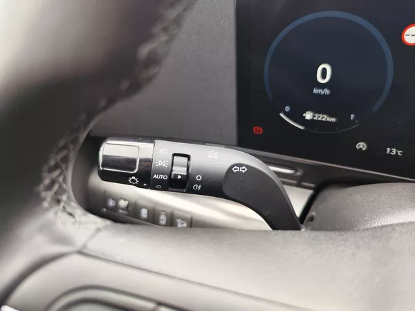 Hyundai Kona 1.6 T-GDI/145kW Smart - foto 28