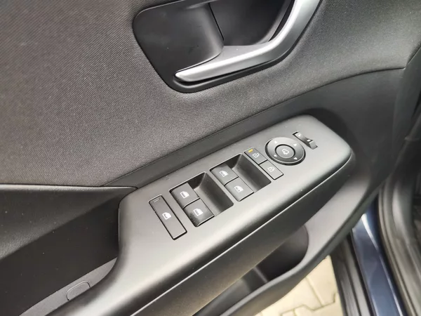 Hyundai Kona 1.6 T-GDI/145kW Smart - foto 31