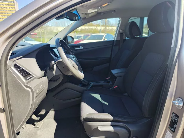 Hyundai Tucson 2.0 CRDi/100kW Style 4x4 - foto 15