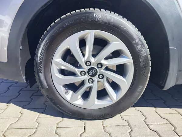 Hyundai Tucson 2.0 CRDi/100kW Style 4x4 - foto 32