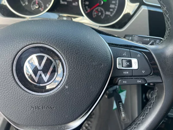 Volkswagen Touran 2.0 TDI/110kW Comfortline DSG - foto 10