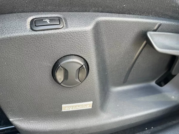 Volkswagen Touran 2.0 TDI/110kW Comfortline DSG - foto 3