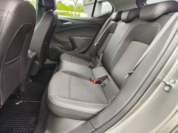 Opel Astra 1.2 Turbo/92kW Dynamic - foto 11