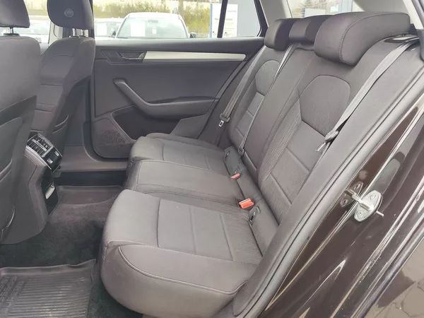 Škoda Superb 2.0 TDI/110kW Ambition Plus DS - foto 11