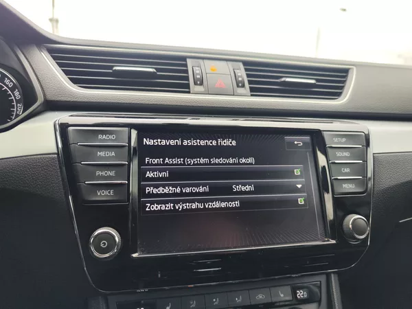 Škoda Superb 2.0 TDI/110kW Ambition Plus DS - foto 18