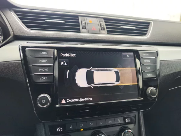 Škoda Superb 2.0 TDI/110kW Ambition Plus DS - foto 19