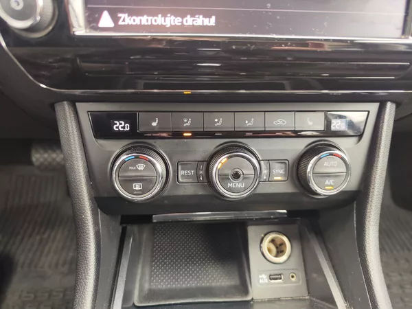 Škoda Superb 2.0 TDI/110kW Ambition Plus DS - foto 20