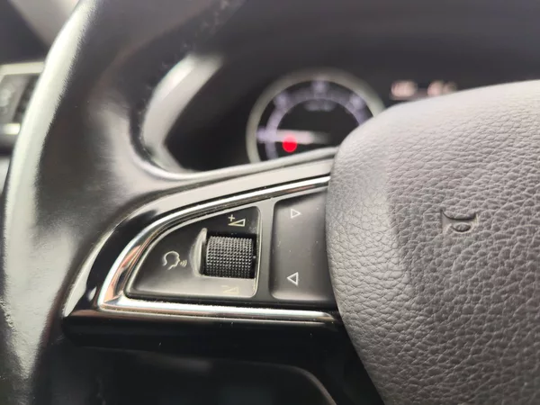 Škoda Superb 2.0 TDI/110kW Ambition Plus DS - foto 25