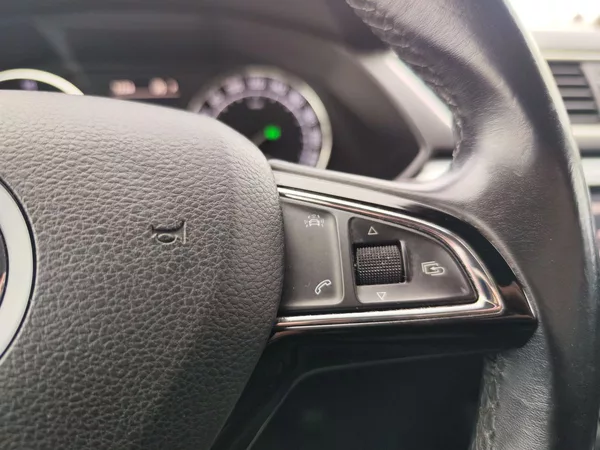 Škoda Superb 2.0 TDI/110kW Ambition Plus DS - foto 26