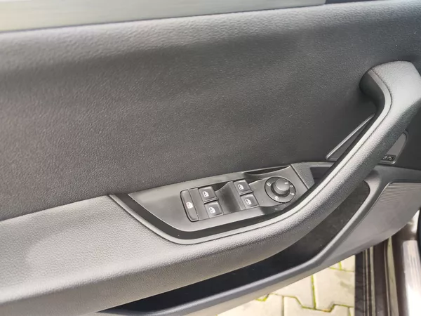 Škoda Superb 2.0 TDI/110kW Ambition Plus DS - foto 30
