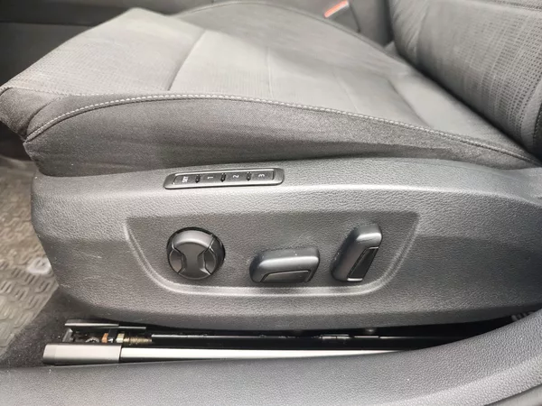 Škoda Superb 2.0 TDI/110kW Ambition Plus DS - foto 32