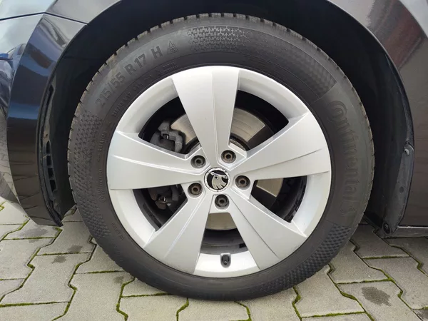 Škoda Superb 2.0 TDI/110kW Ambition Plus DS - foto 33