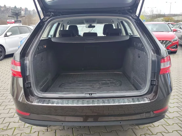Škoda Superb 2.0 TDI/110kW Ambition Plus DS - foto 9