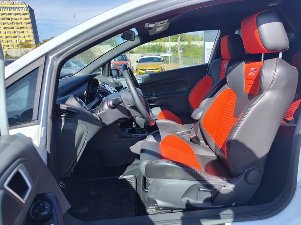 Ford Fiesta 1.6/134kW ST ČR 1.Majitel - foto 12