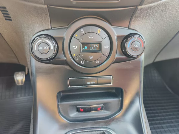 Ford Fiesta 1.6/134kW ST ČR 1.Majitel - foto 17