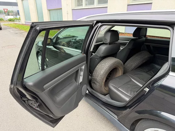 Opel Vectra 1,9 CDTi SW + sada pneumatik - foto 11