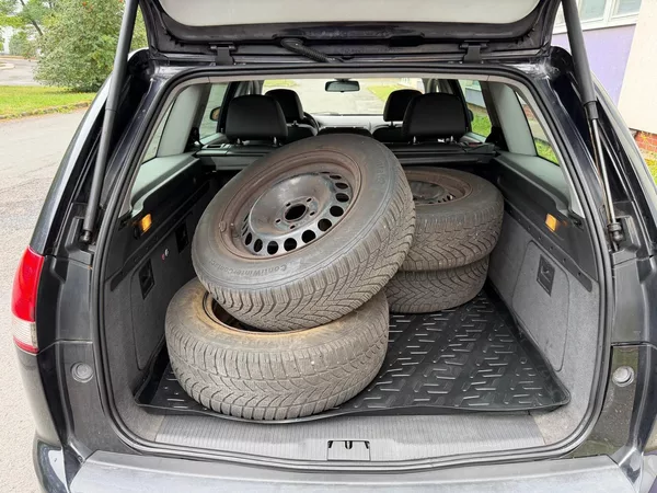 Opel Vectra 1,9 CDTi SW + sada pneumatik - foto 13