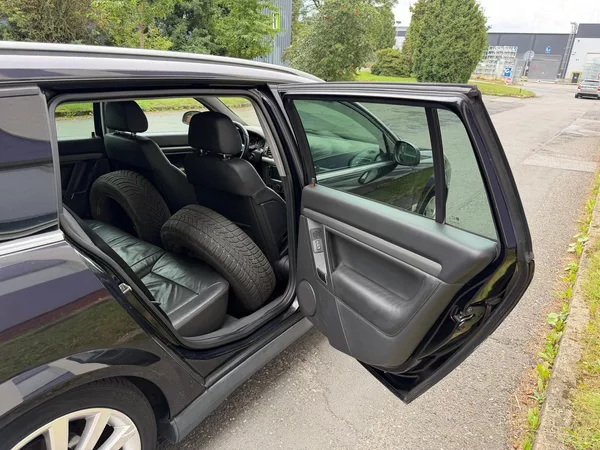Opel Vectra 1,9 CDTi SW + sada pneumatik - foto 15