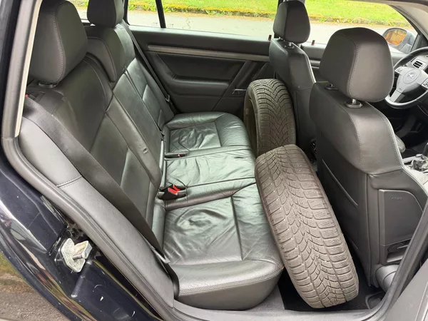 Opel Vectra 1,9 CDTi SW + sada pneumatik - foto 16