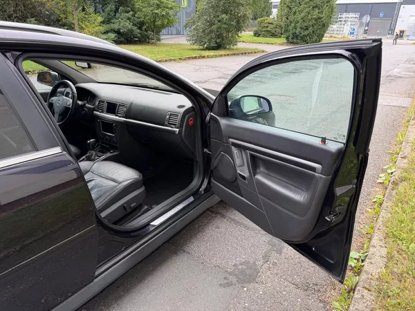 Opel Vectra 1,9 CDTi SW + sada pneumatik - foto 17