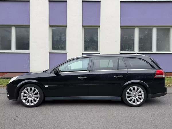 Opel Vectra 1,9 CDTi SW + sada pneumatik - foto 2