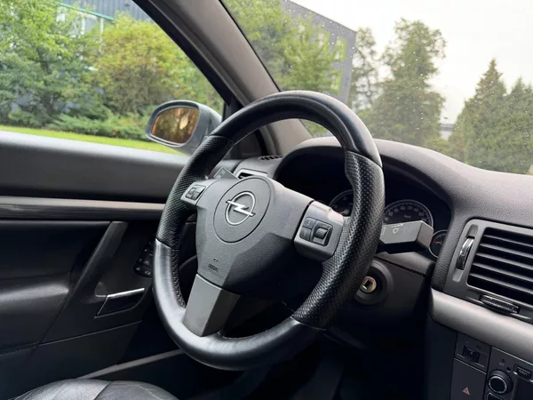 Opel Vectra 1,9 CDTi SW + sada pneumatik - foto 20