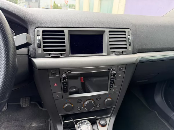 Opel Vectra 1,9 CDTi SW + sada pneumatik - foto 21
